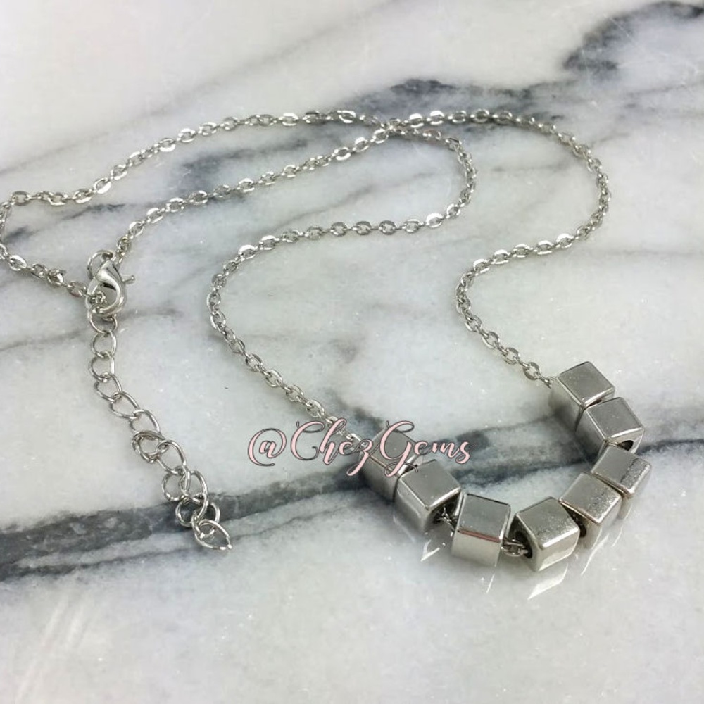 Silver Cubes On Chain Necklace NEW Gift Boxed NWT